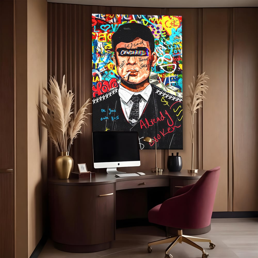 Tablou canvas cu tablou canvas cu personaj tip tommy shelby, fara rama, pe sasiu de lemn, pe perete intr-un birou